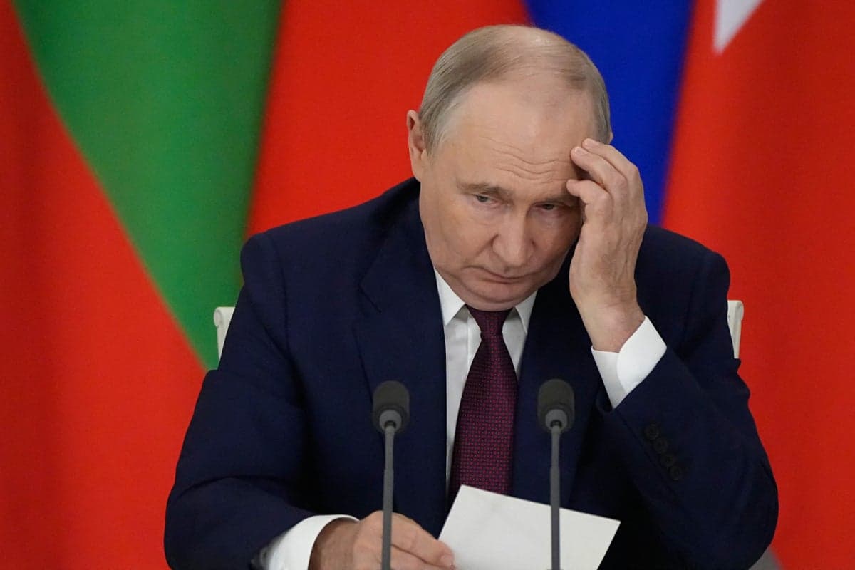 Росіяни масово знімають готівку з банків, Естонія підозрює Москву у підпалі Milrem