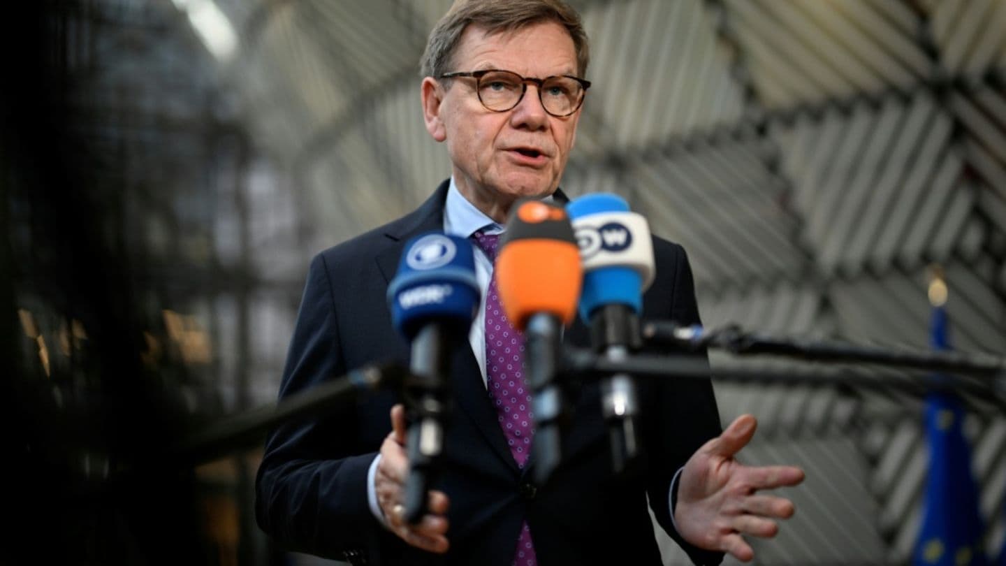 Міністри ЄС обговорять санкції проти Росії та кредит для України