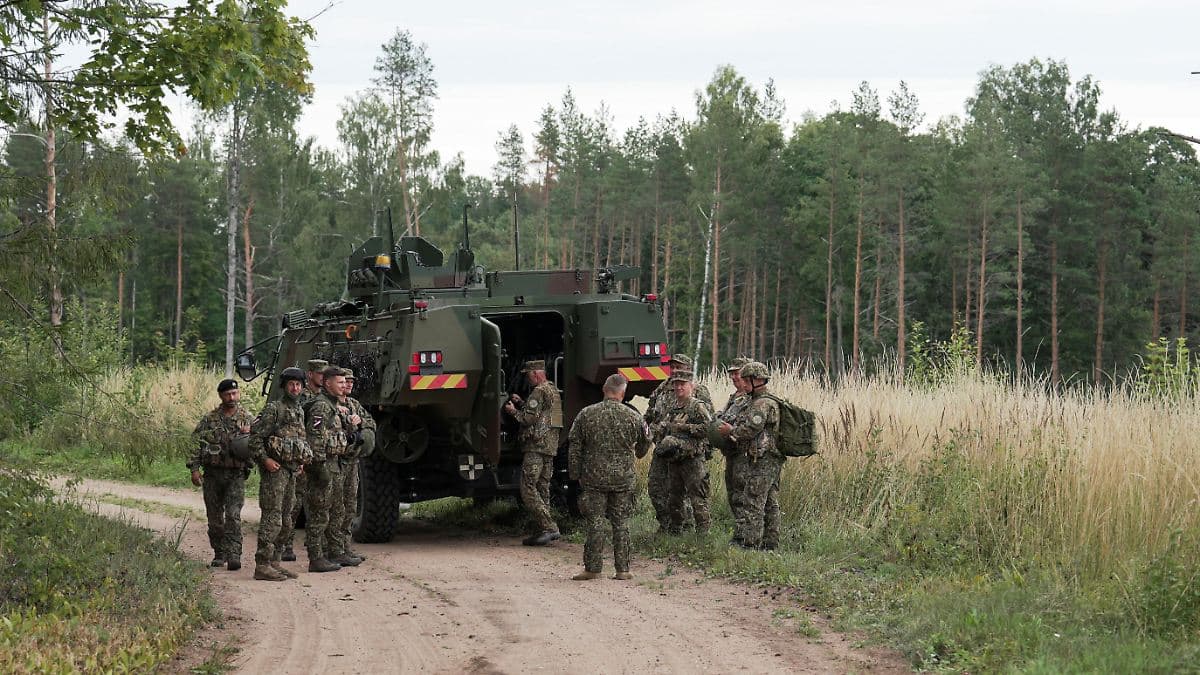 Натівські винищувачи збили українській дрон над Латвією — він залетів з боку Білорусі