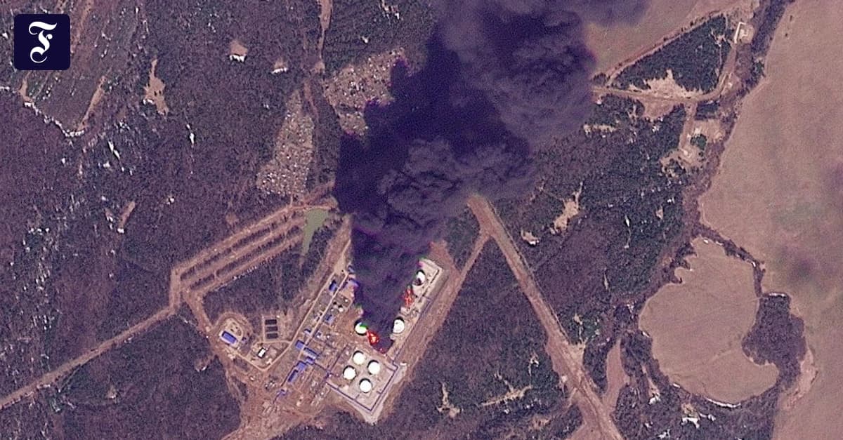 Дрони вдарили по Пермі вдруге, парад скорочено: Путін зателефонував Трампу