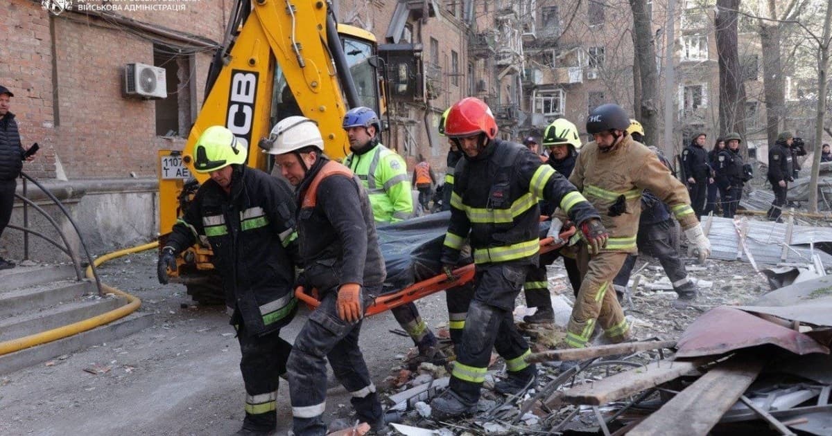 Росія вбила щонайменше п'ятьох і пошкодила судно в порту Одеси