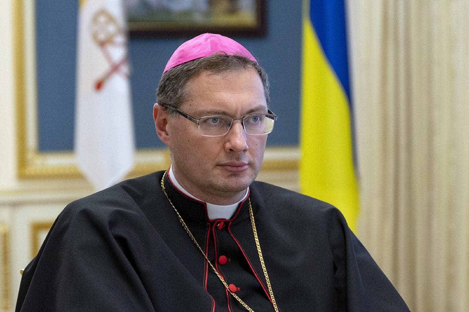 «Бог нас не залишає»: нунцій Кулбокас — про молитву, надію і п'ятий рік війни