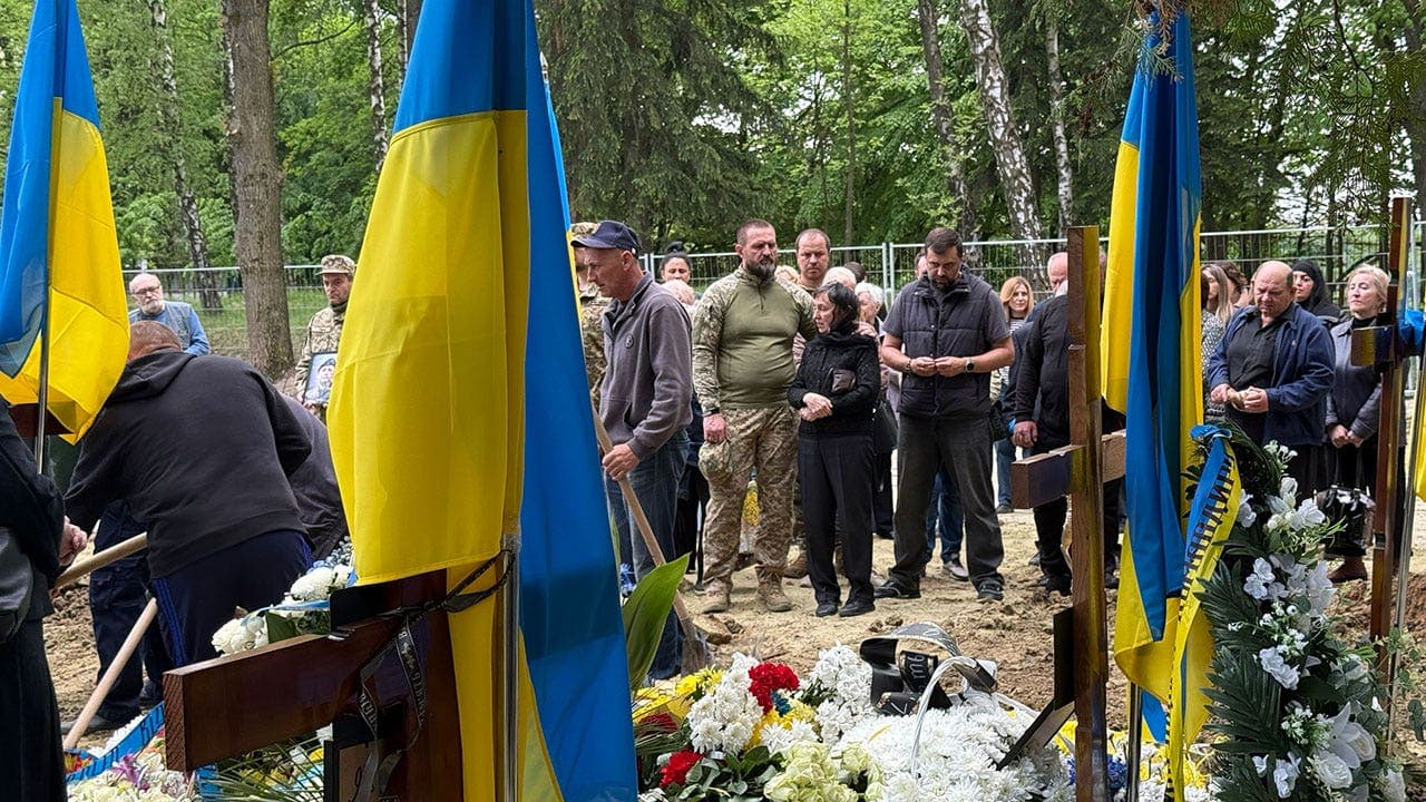 Від похоронів до «Міс Львів»: як місто живе у четвертий рік війни