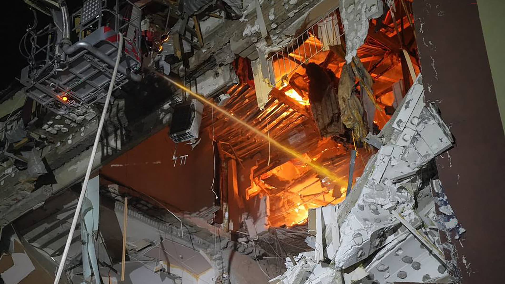 Росія вдарила по Одесі: дитину врятували з-під завалів, троє загиблих