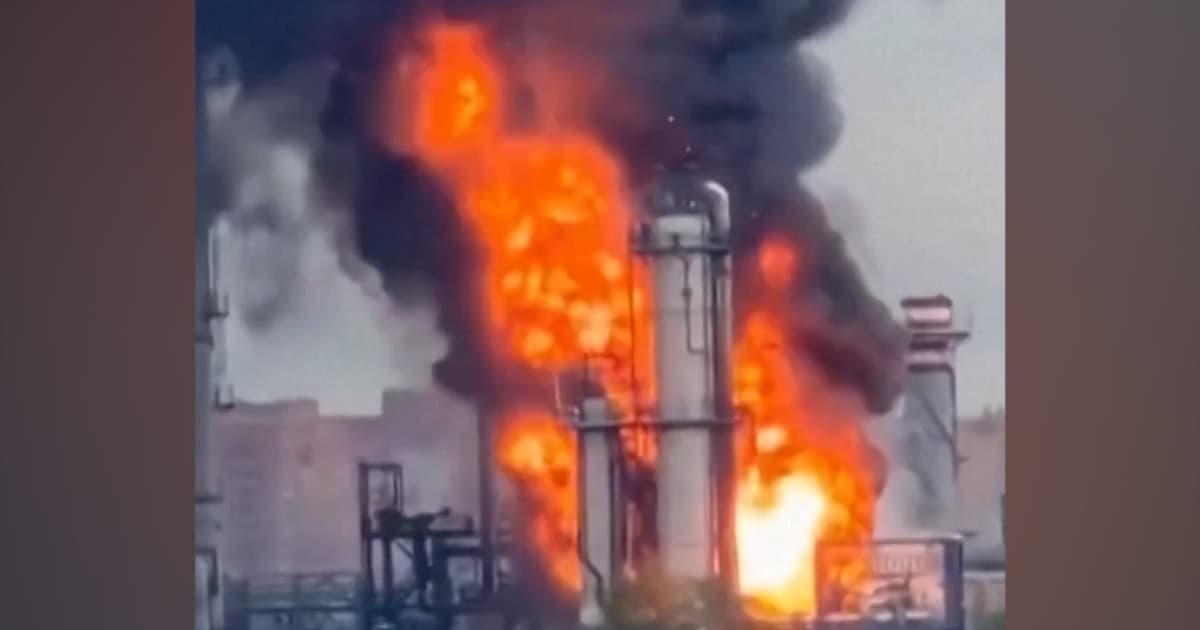 Дрони атакували Москву: Капотнянський НПЗ охопило пожежею