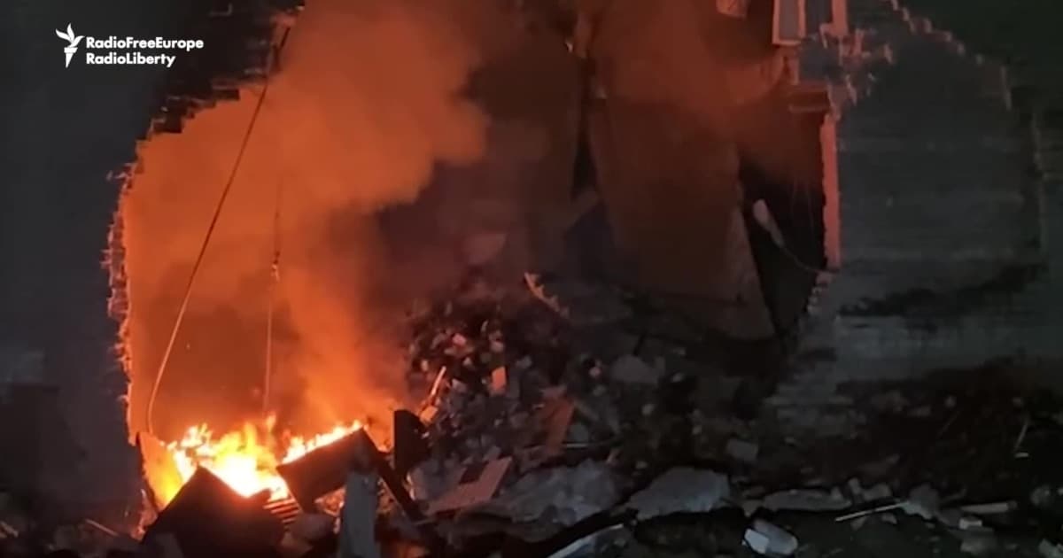 Авіабомба влучила в будинок у Краматорську: пожежа на кілька поверхів, загиблий і 15 поранених