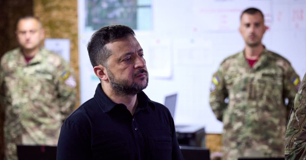 «Небо, де кишать дрони, — не місце для цивільних»: Зеленський попередив авіакомпанії