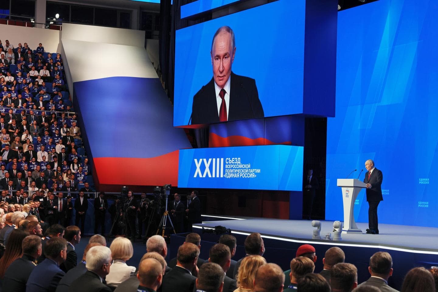 Путін визнав «важкий період» на з'їзді «Єдиної Росії» — і жодного разу не сказав «війна»
