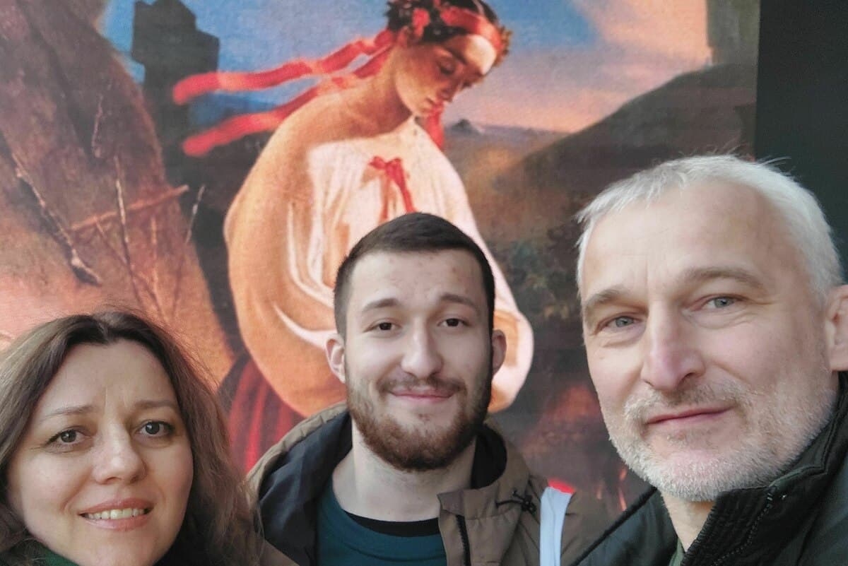 Черги на Шевченка і мільйони для армії: культурне відродження України у воєнний час