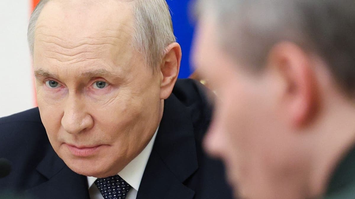 Путін нібито дзвонив мертвому командиру — і, можливо, не знає, що відбувається на фронті