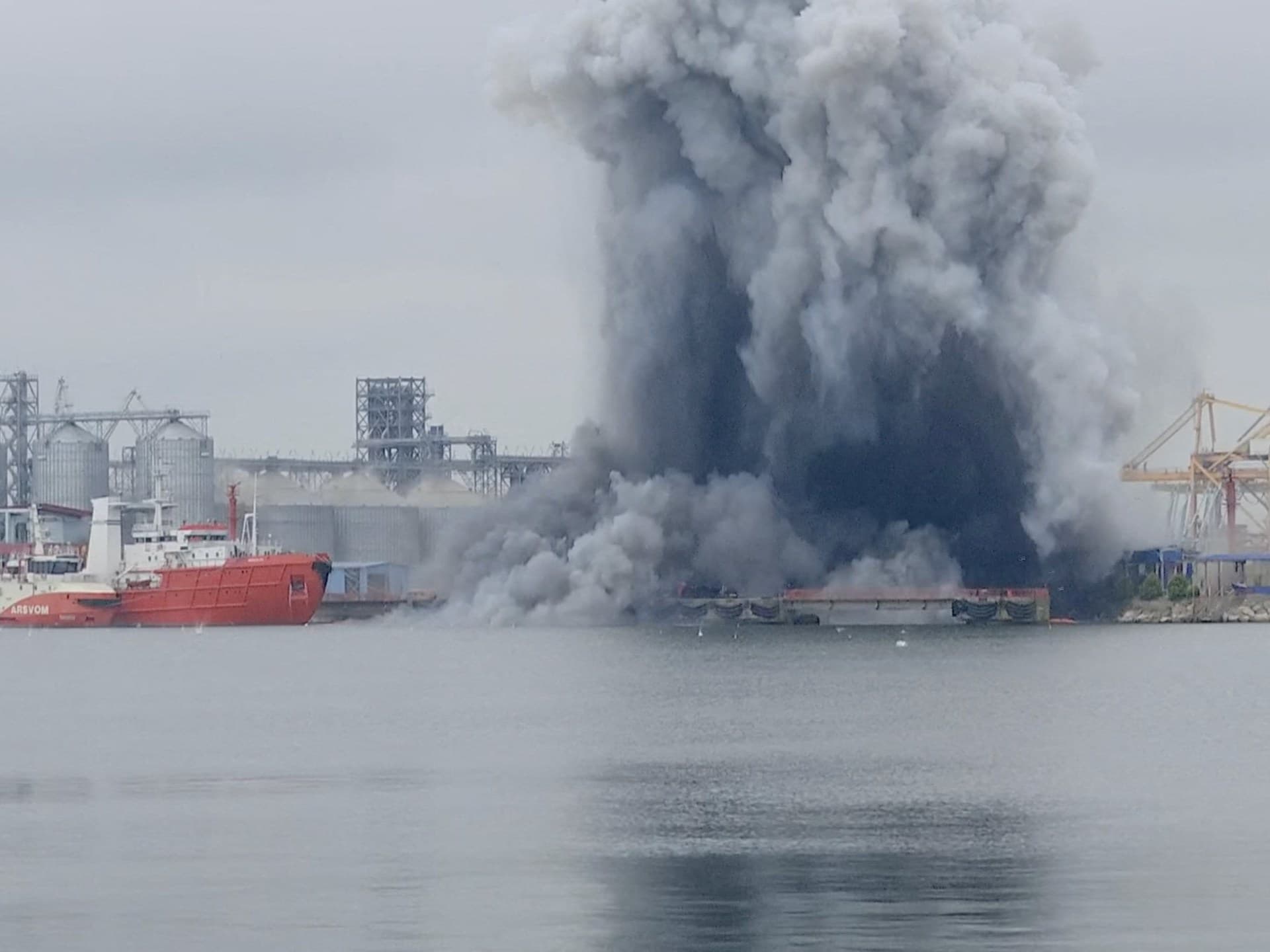 Несправний морський дрон спричинив вибух у румунському порту на Чорному морі