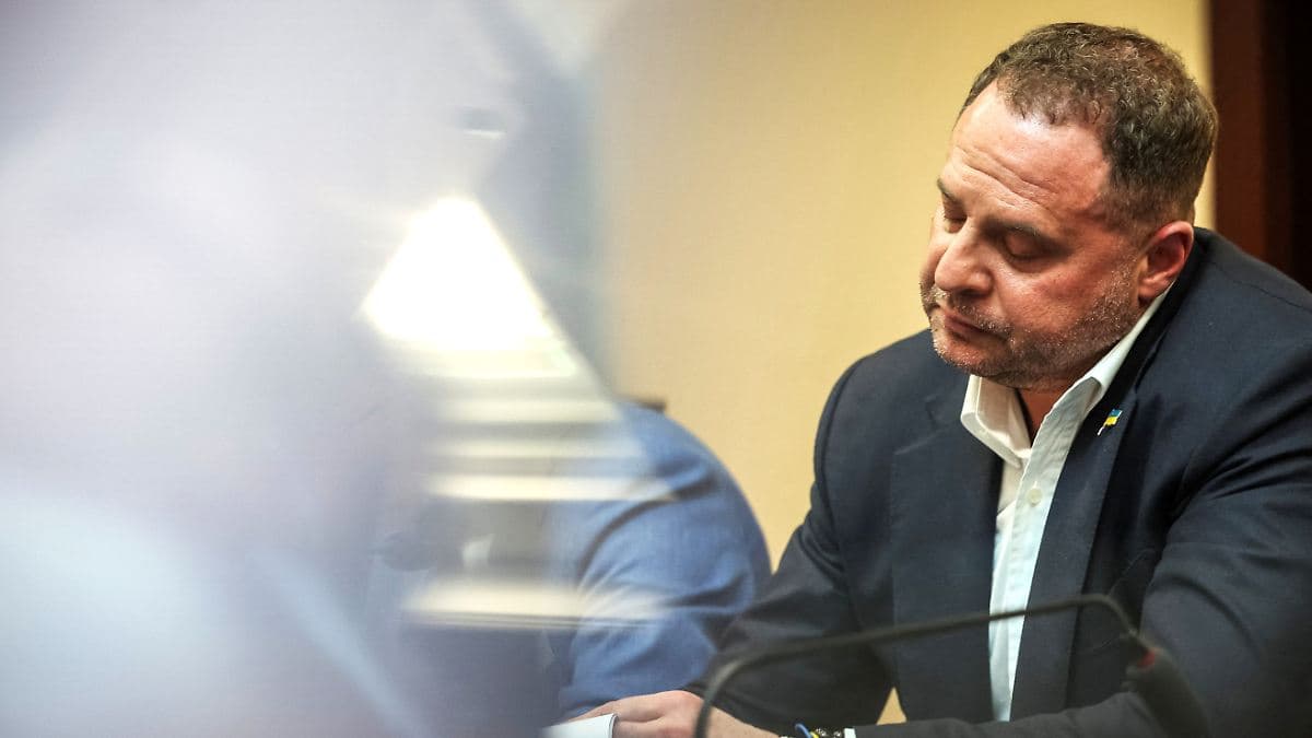 ВАКС взяв Єрмака під варту: застава 2,72 млн євро і астрологиня в телефоні