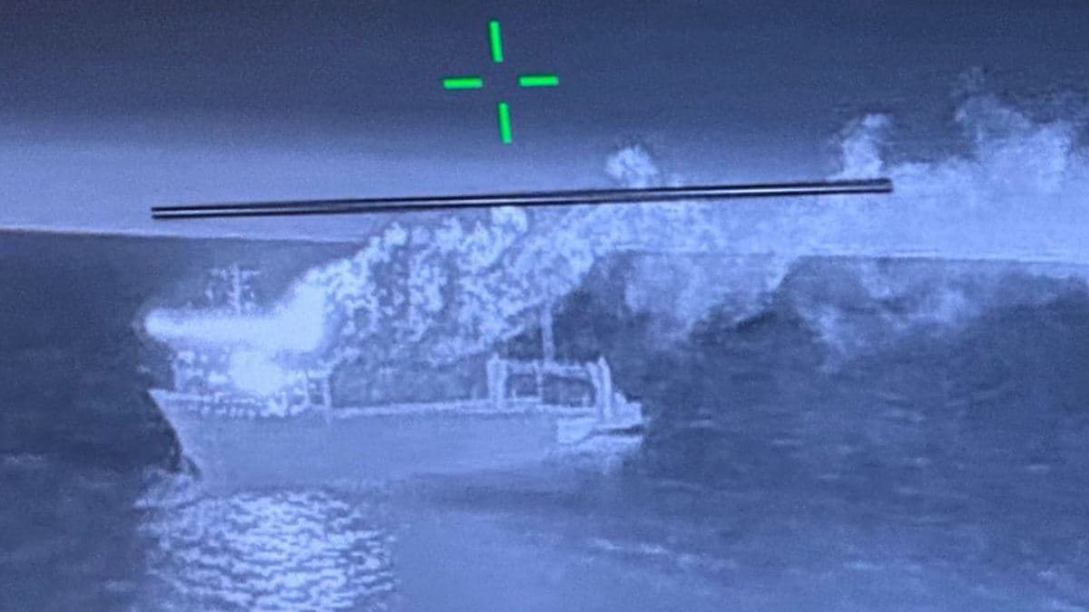 Україна вразила два судна РФ і порт у Керченській протоці