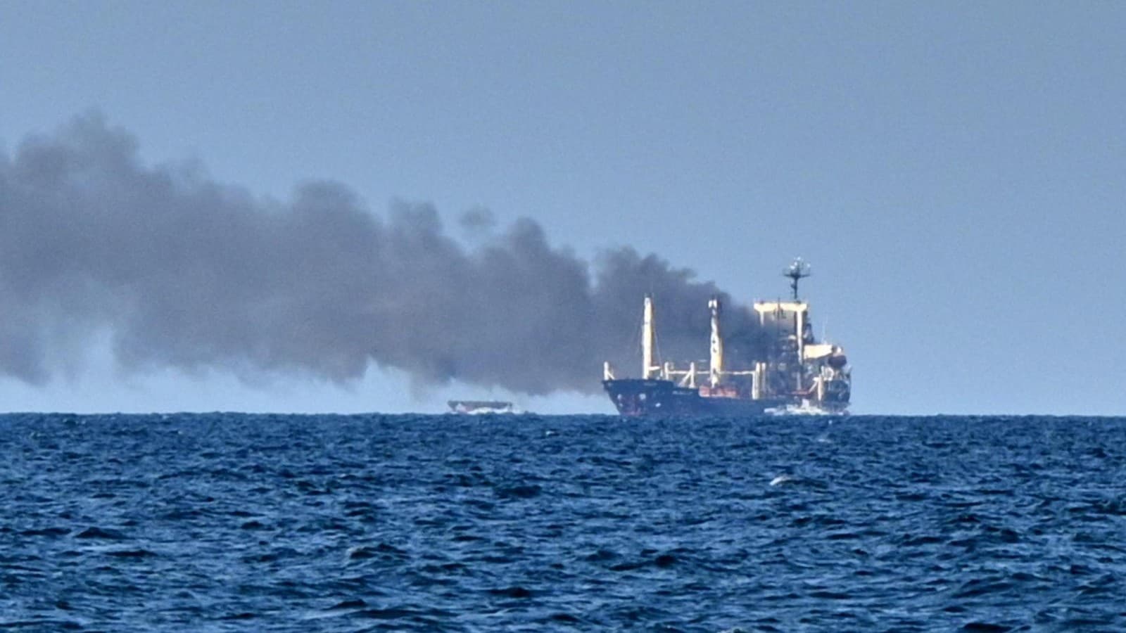 Росія вдарила по судну з зерном біля Одеси: шестеро загиблих, четверо зниклих