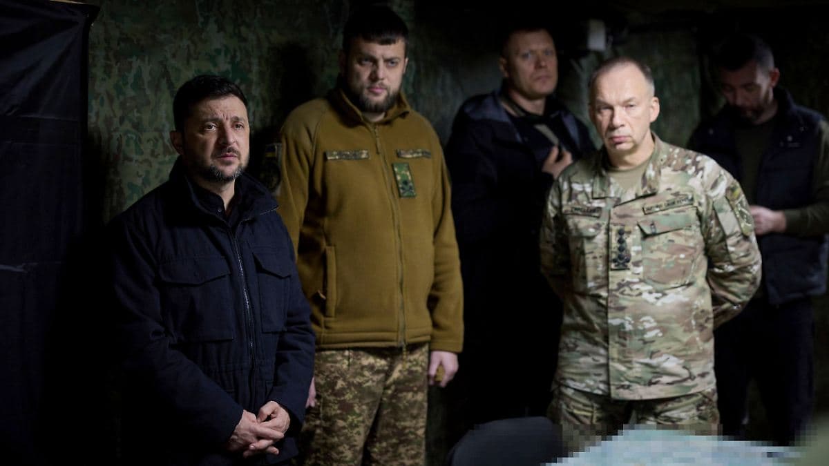 Зеленський може змінити Сирського: переговори тривають на тлі протестів