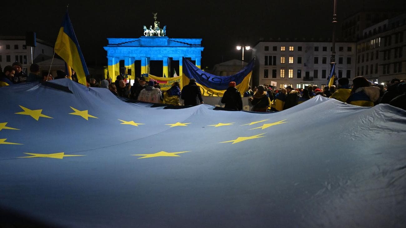 Берлін вшановує жертв війни: тисячи вийшли на марш солідарності