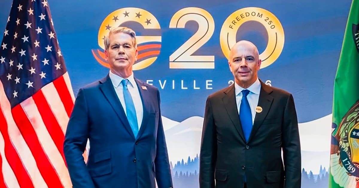 Не для сімейного альбому: Сілуанова прибрали зі спільного фото G20