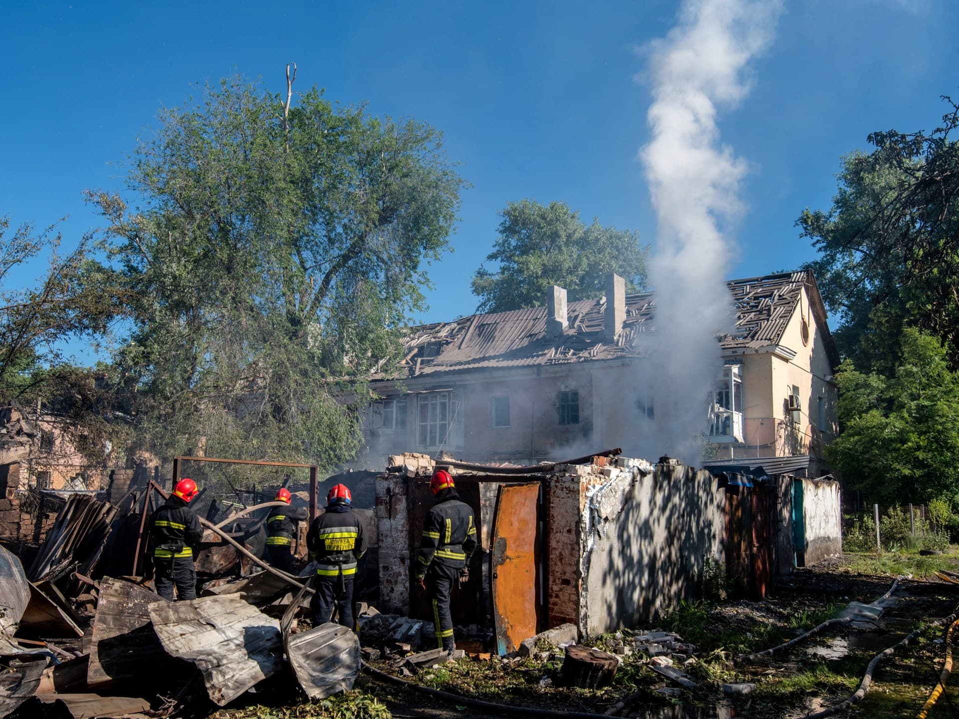 Щонайменше 12 загиблих від російських ударів по Україні: Зеленський вшанував 707 убитих дітей