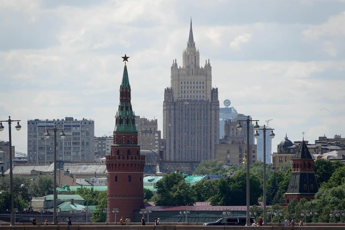 Три НПЗ і завод балістичних ракет: Україна вдарила по нафтовій і оборонній промисловості Росії