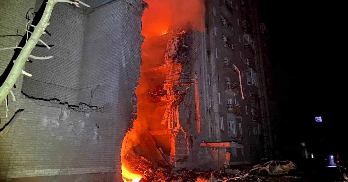 Авіабомба влучила в житловий будинок у Краматорську: один загиблий, 15 поранених