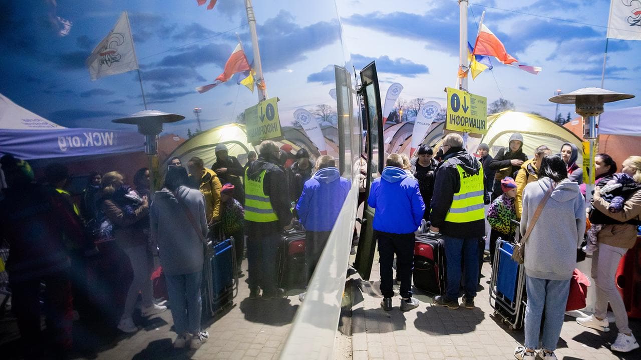Українці в Польщі втрачають особливий статус біженців