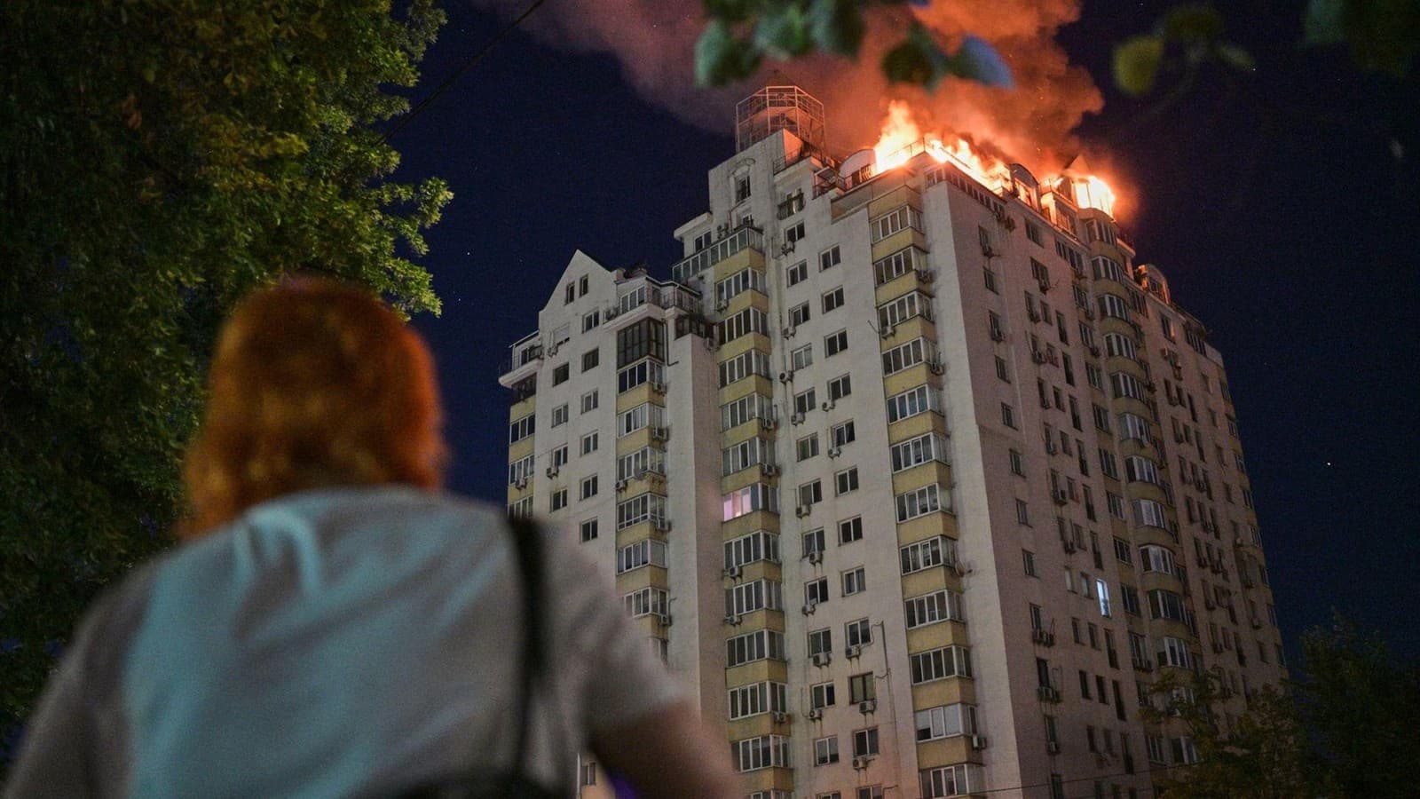 Росія завдала один із найбільших авіаударів від початку вторгнення: у Києві загиблий і пожежі