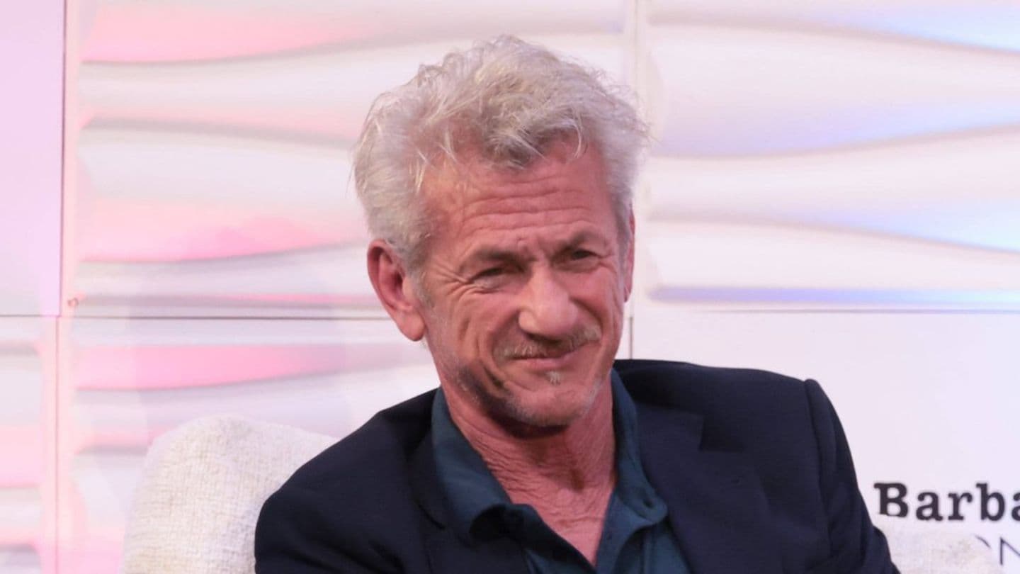 Шон Пенн отримав у Києві «Оскара» зі сталі пошкодженого вагона