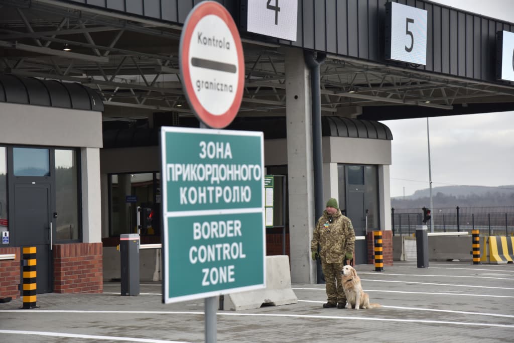 Amnesty та Human Rights First вимагають від Польщі зупинити депортаційні рейси ICE до України