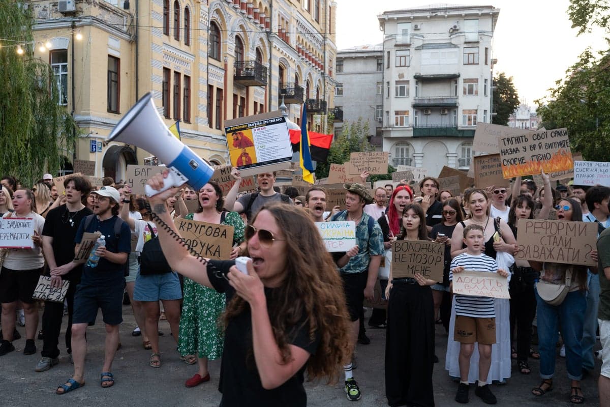 Четверо загиблих від нічних ударів Росії і протести після відставки Федорова