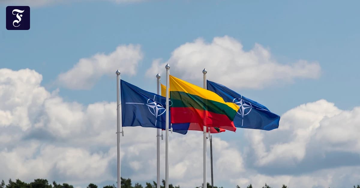 Вільнюс закрив небо, Росія вдарила по Одесі та Дніпру, Путін — у Пекіні
