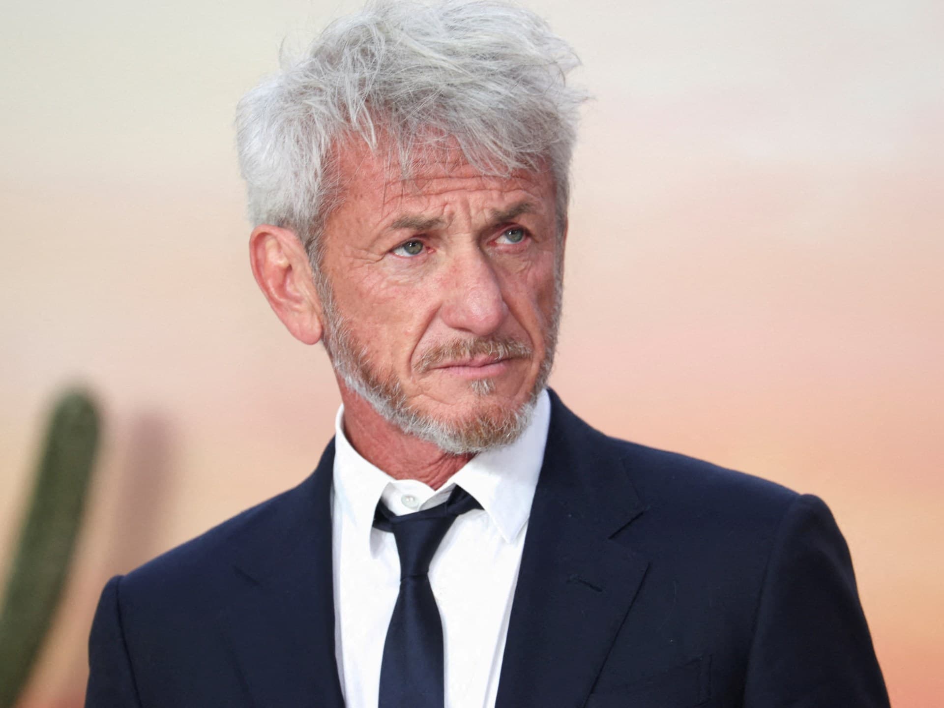 Шон Пенн отримав «Оскара» із металу зруйнованих українських залізниць