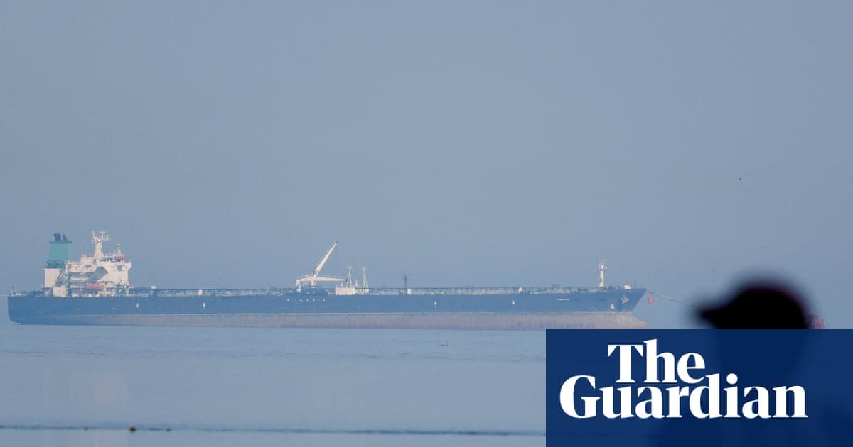 Британія послабила нафтові санкції; Росія погрожує Латвії «відплатою»; Київ ховає двох сестер