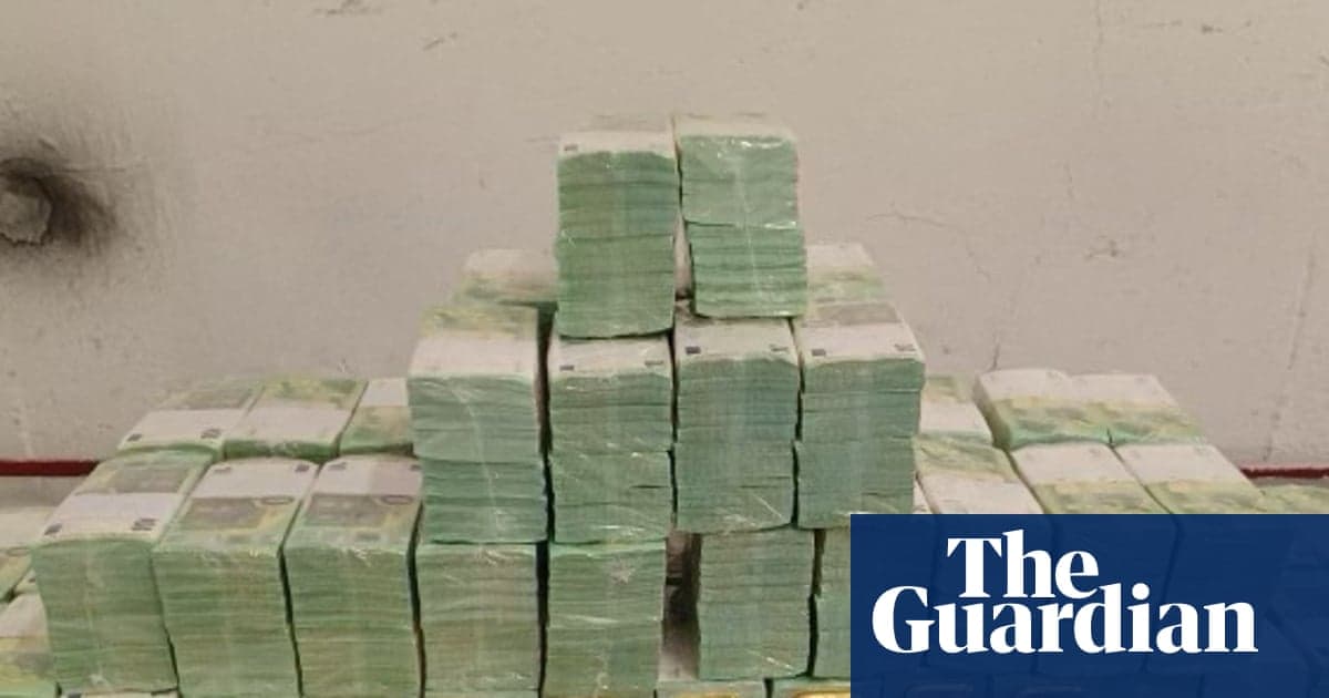 Угорщина конфіскувала броньовики Ощадбанку з мільйонами та золотом