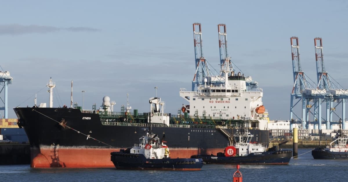 США послабили санкції на нафту РФ: Київ попереджає про $10 млрд