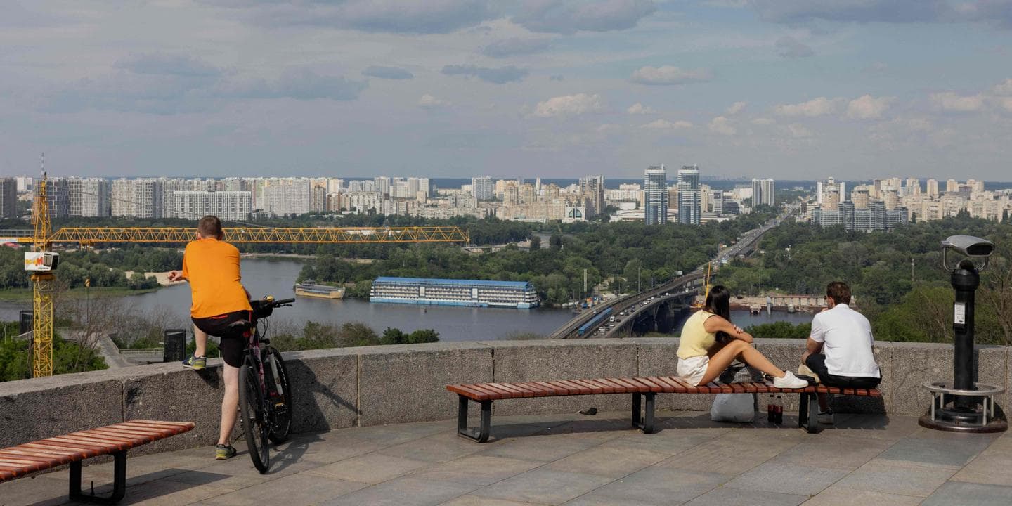 Уламки балістики впали в Києві, ЄС продовжив санкції проти Росії до 2027 року
