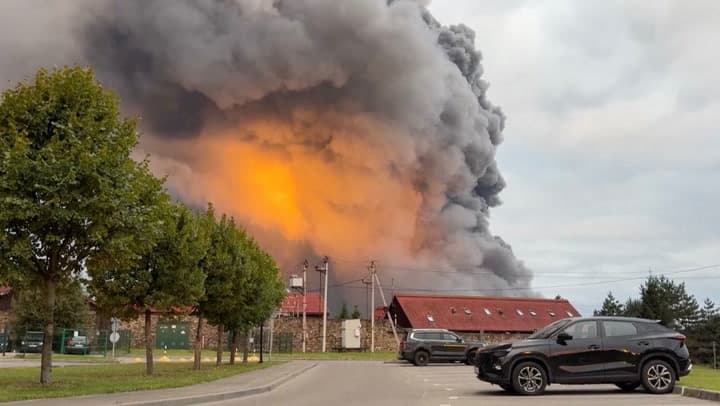 Сотні дронів і склад у диму: Україна завдала масованого удару по Москві