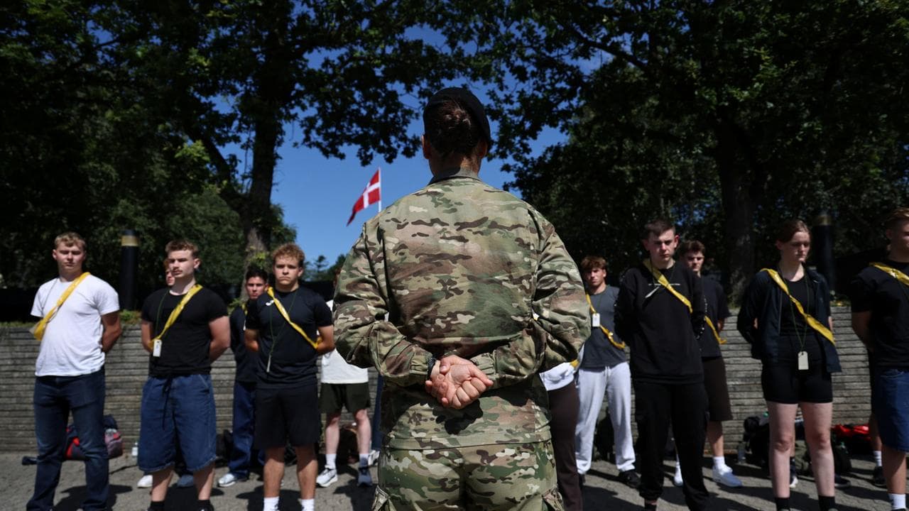 Данія подовжила строк служби до 11 місяців — серед перших призовників принцеса Ізабелла
