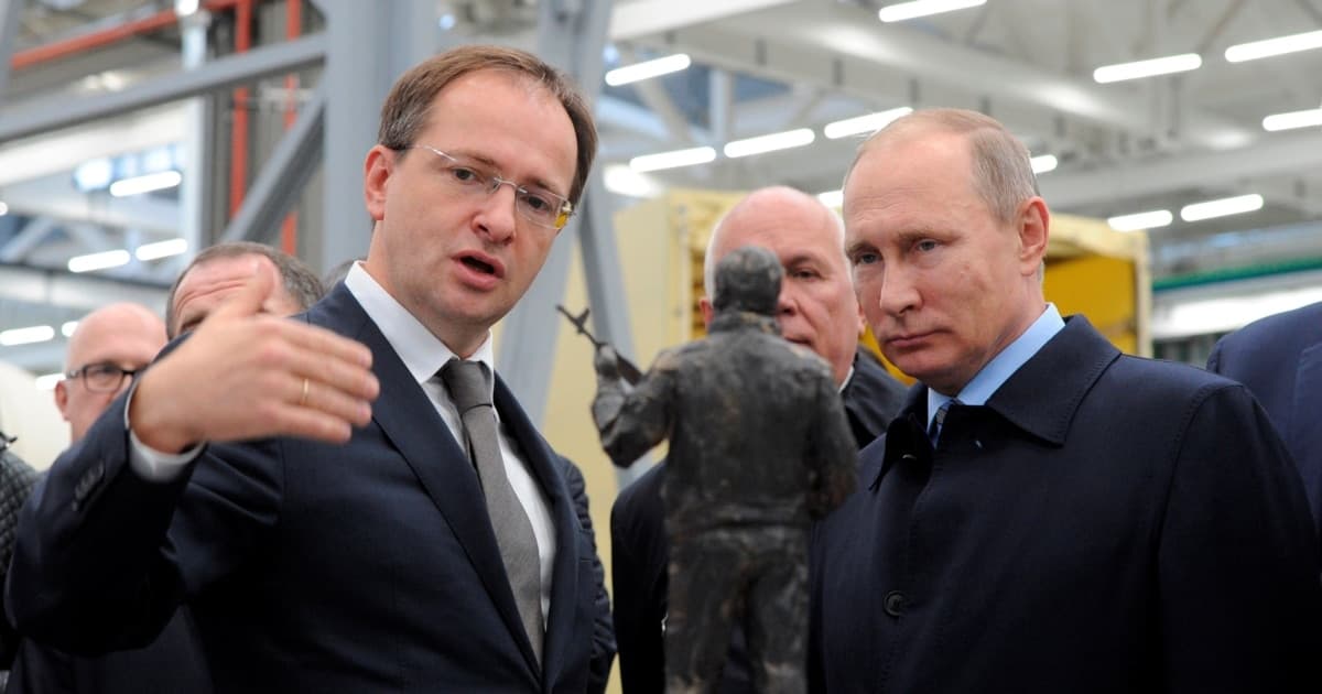 Мирні переговори щодо України зайшли в глухий кут. Можливо, у цьому винен запальний російський історик